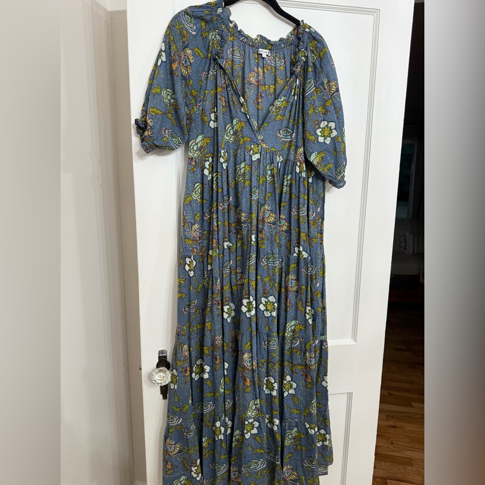 Natura blue floral maxi dress size medium